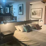 Le 12 Artist Loft On The Sea Penthouse